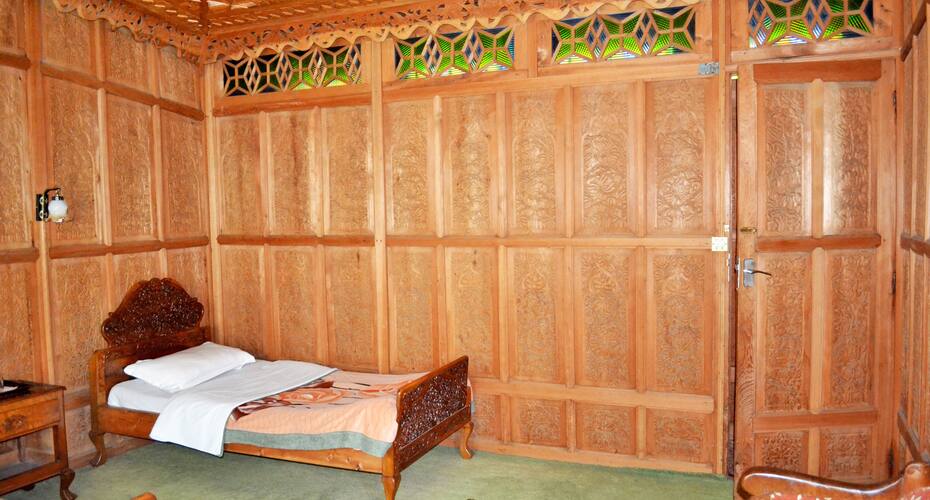 Anarkali Houseboat, Srinagar 4